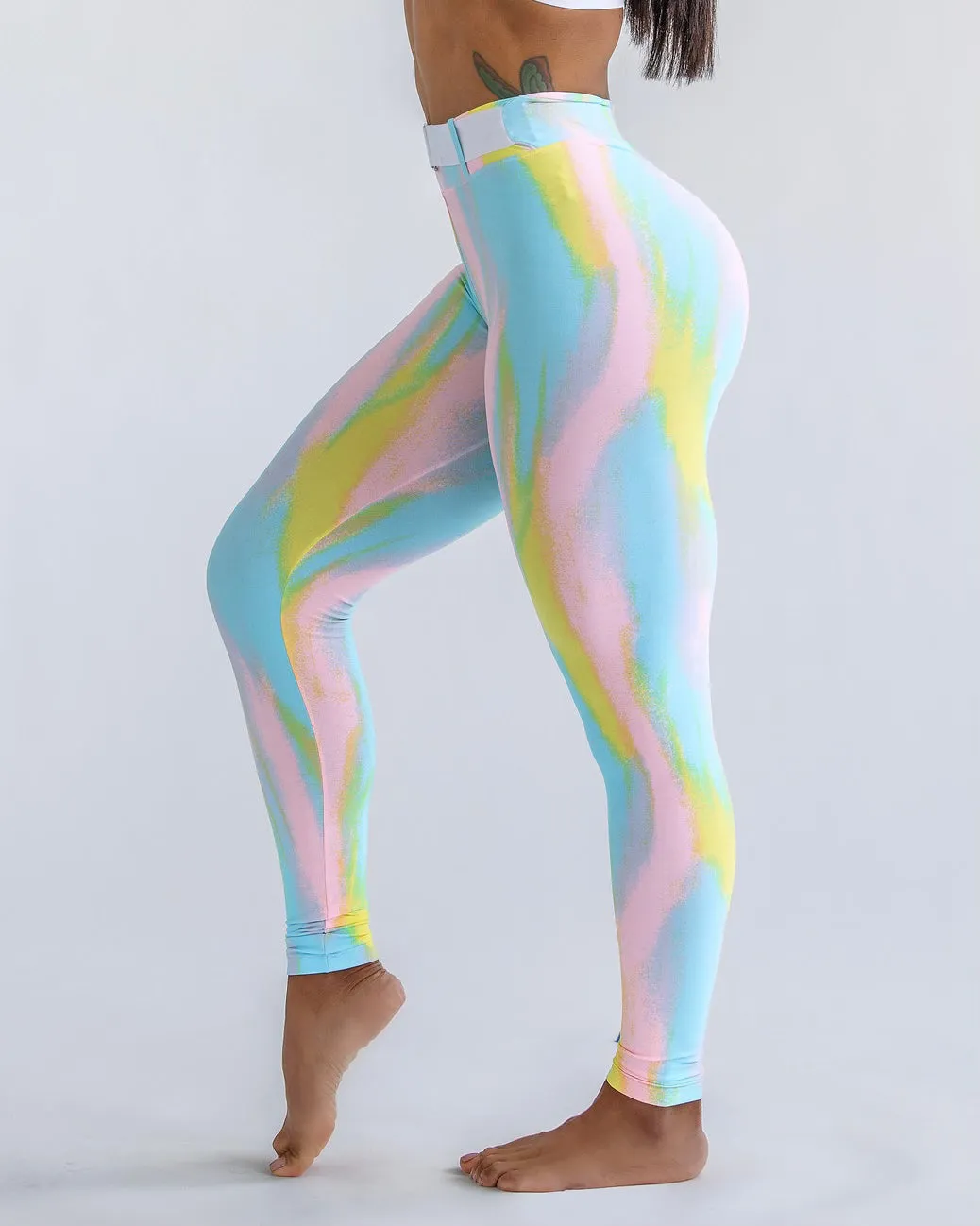 Belted Luminous Leggings – Lightweight, High-Stretch, Multi-Colored Pattern