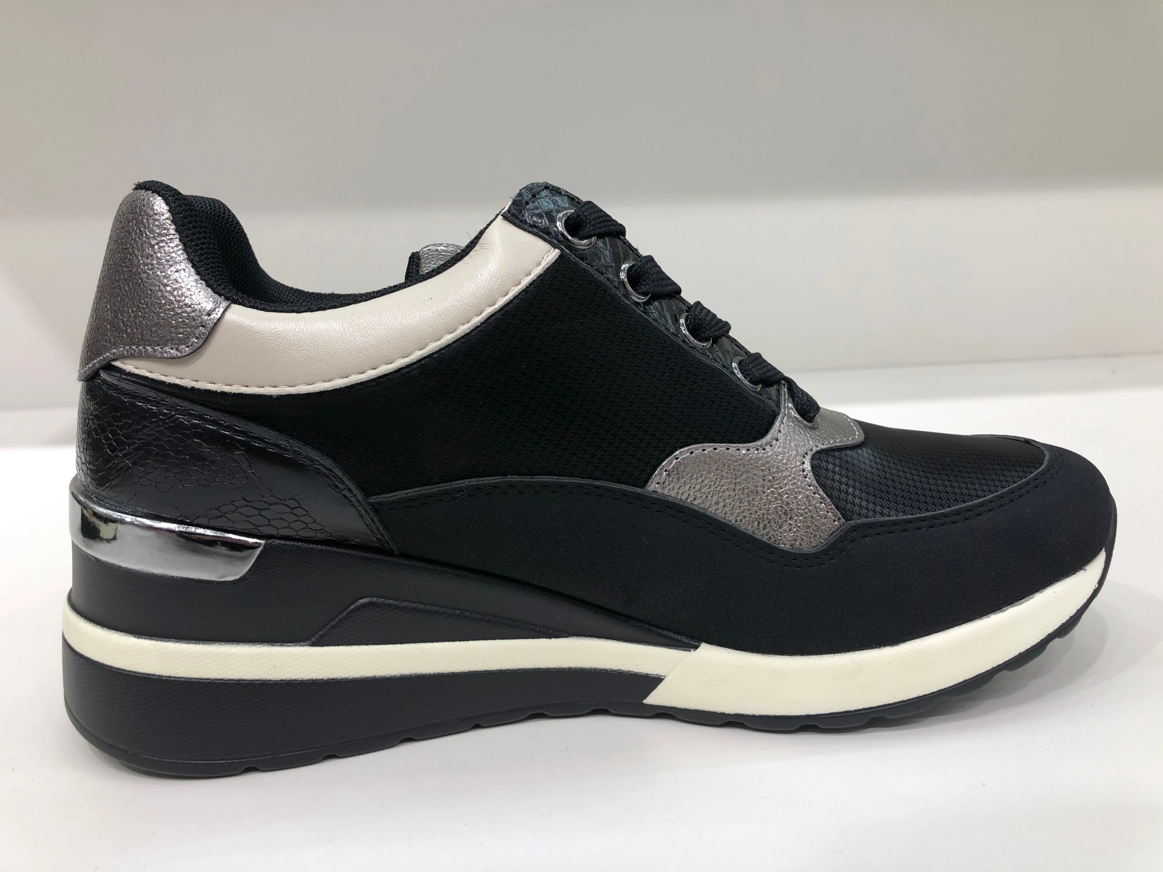 BLOOM BLACK