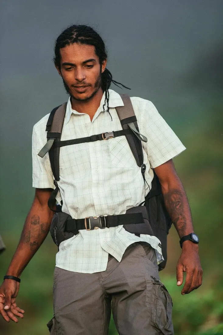 Chemise de Trekking voyage TRAVEL 100 carreaux manches courtes blanche homme