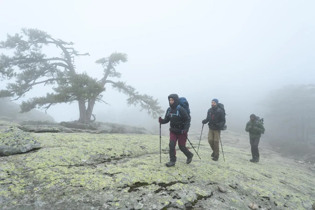 Doudoune en duvet de trek montagne avec capuche - MT900 -18°C - Femme