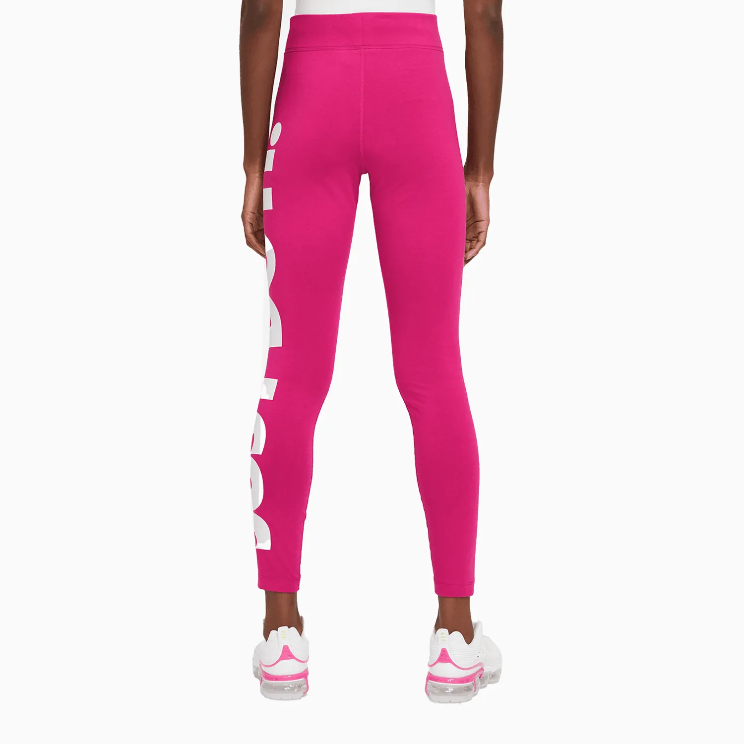 Women's Sportswear Essential Outfit